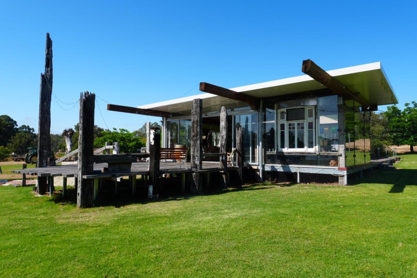 Silversprings Spa Retreat Pet Friendly Cottages And Glampings Metricup Екстер'єр фото