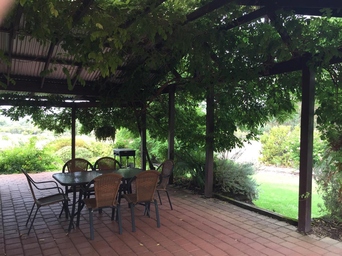 Silversprings Spa Retreat Pet Friendly Cottages And Glampings Metricup Екстер'єр фото
